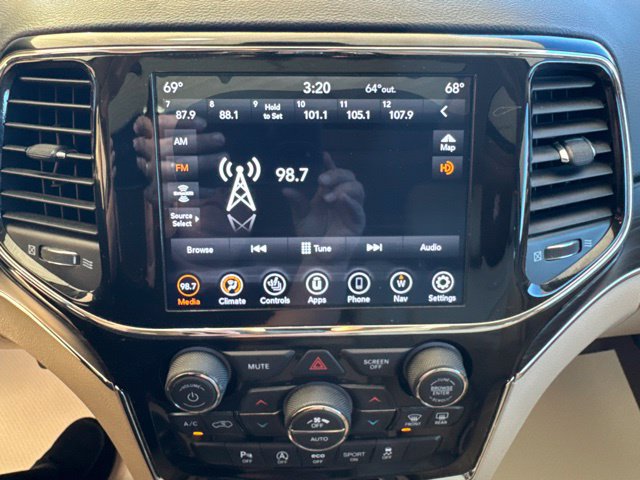 Used 2021 Jeep Grand Cherokee Limited w/ Premium Lighting Group AWD/4WD image 19