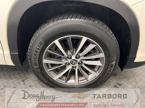 Used 2018 Toyota Highlander XLE FWD image 19