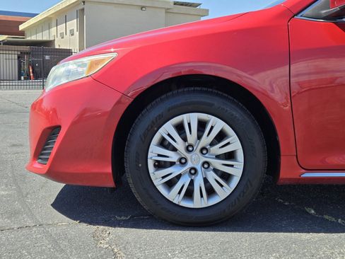 Used 2014 Toyota Camry LE FWD image 6