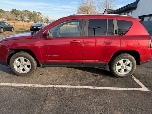 Used 2017 Jeep Compass Latitude image 6