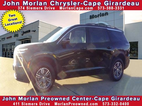 Used 2025 Chevrolet Traverse LT image 1