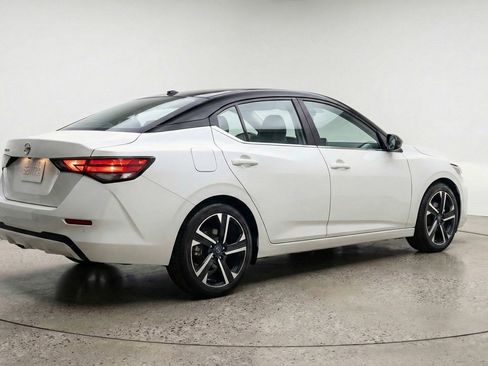 Used 2025 Nissan Sentra SV FWD image 9