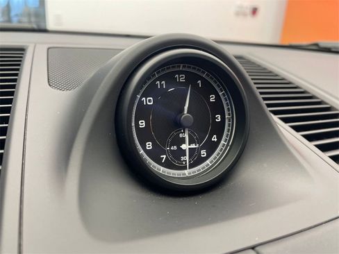 Certified 2025 Porsche Macan image 11