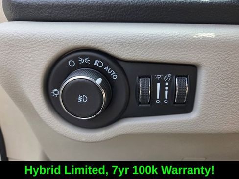 Used 2023 Chrysler Pacifica Limited FWD image 22