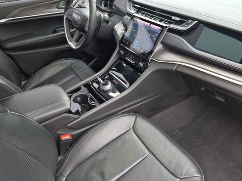 Used 2022 Jeep Grand Cherokee L Limited w/ Luxury Tech Group II image 16