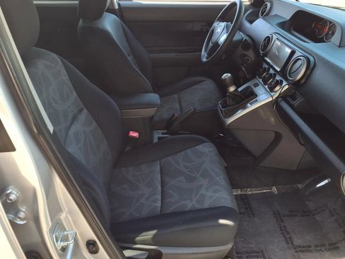 Used 2012 Scion xB FWD image 21