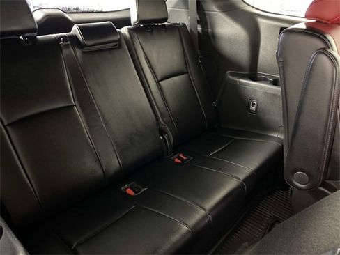 Used 2023 Toyota Highlander XSE image 12