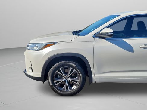 Used 2017 Toyota Highlander LE image 27