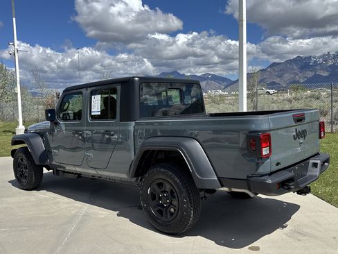 Used 2026 Jeep Gladiator Sport image 3