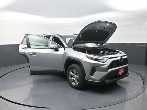 Used 2024 Toyota RAV4 XLE FWD image 39