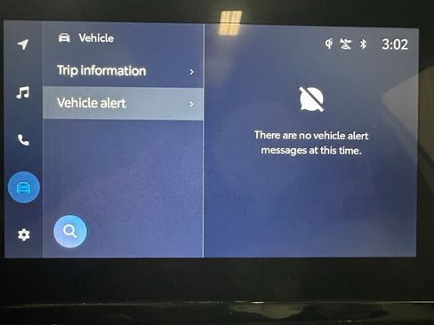 Used 2025 Toyota Corolla Cross LE image 32