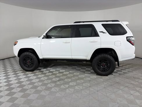 Used 2021 Toyota 4Runner TRD Off-Road Premium w/ Moonroof Package AWD/4WD image 4