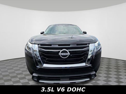 Certified 2025 Nissan Pathfinder SL image 12