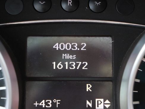 Used 2010 Mercedes-Benz GL 450 4MATIC image 31