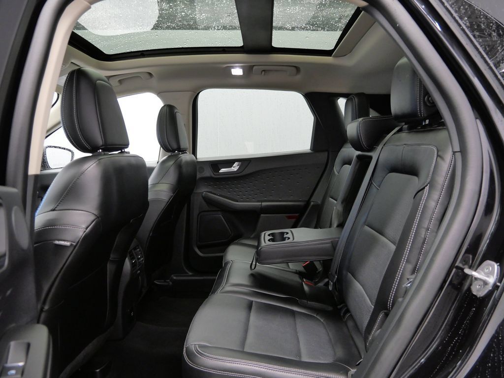 Used 2020 Ford Escape Titanium AWD/4WD image 14