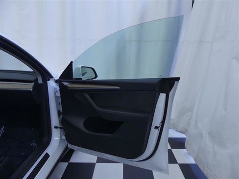 Used 2023 Tesla Model Y Long Range AWD/4WD image 24
