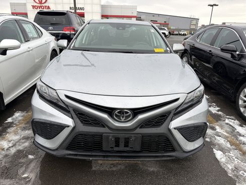 Used 2022 Toyota Camry SE image 3