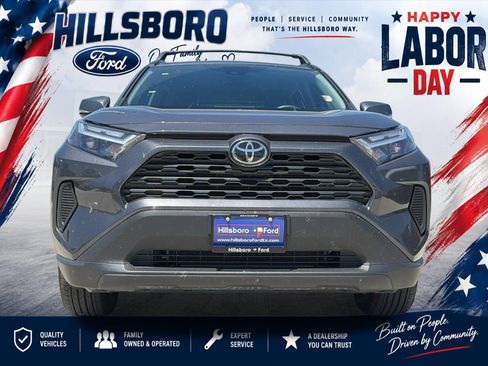 Used 2025 Toyota RAV4 XLE AWD/4WD image 2