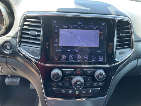 Used 2019 Jeep Grand Cherokee Altitude AWD/4WD image 19