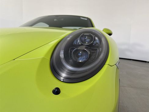 Certified 2018 Porsche 911 GT3 image 11