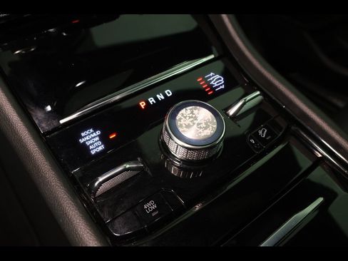 Used 2022 Jeep Grand Cherokee Overland w/ Luxury Tech Group IV image 16