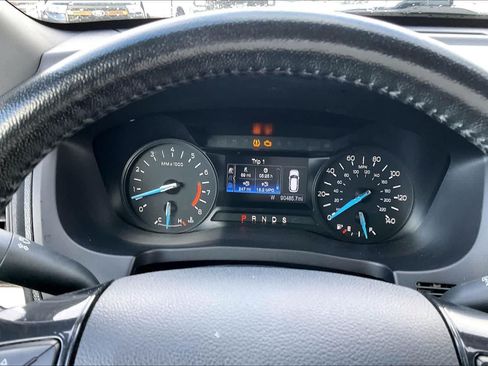 Used 2019 Ford Explorer XLT FWD image 17