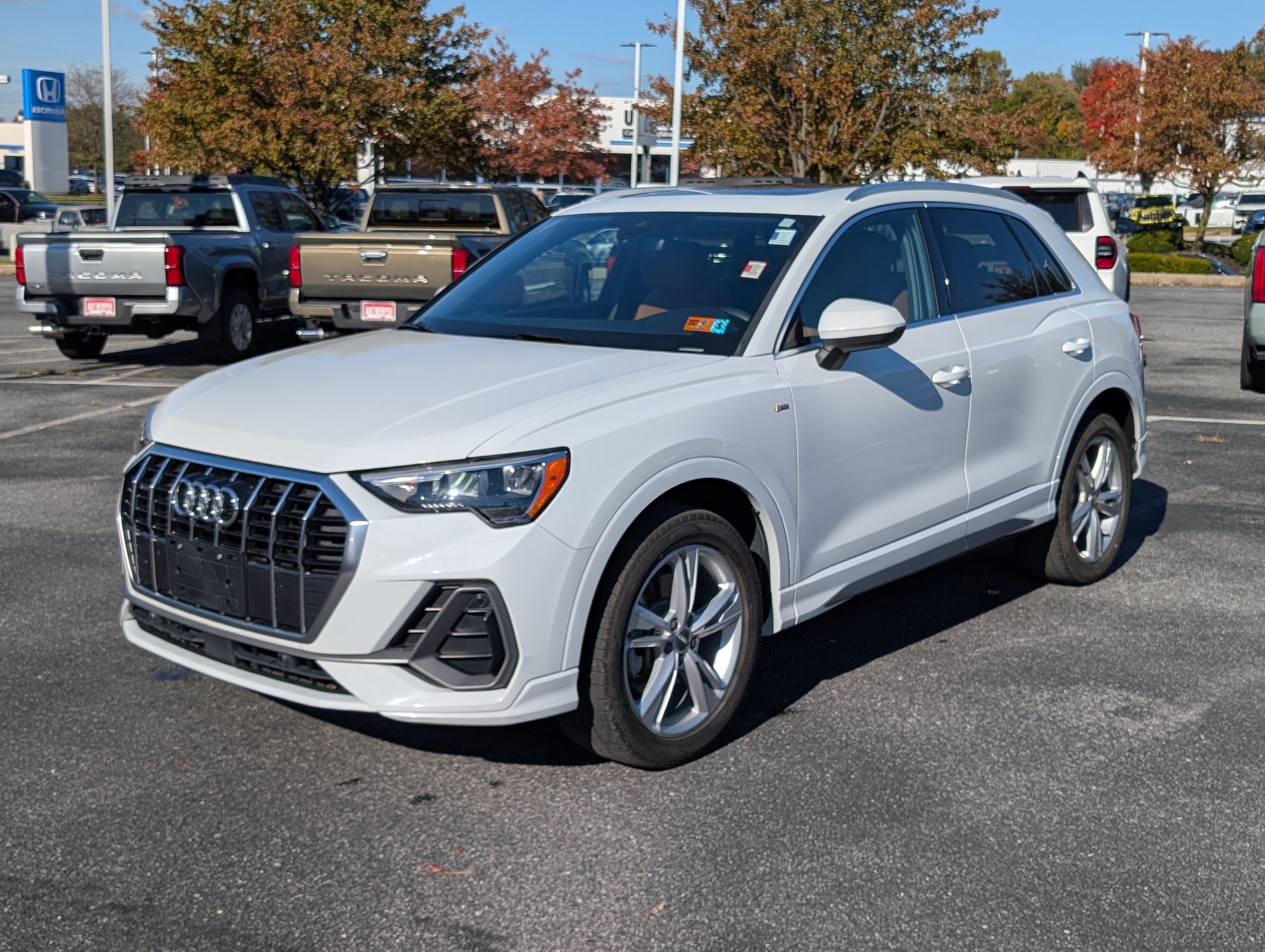 Used 2020 Audi Q3 2.0T Premium w/ Convenience Package AWD/4WD image 7