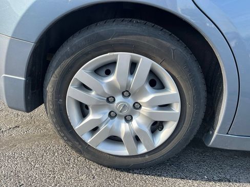 Used 2010 Nissan Altima 2.5 S FWD image 11