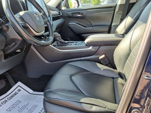 Used 2020 Toyota Highlander XLE AWD/4WD image 25