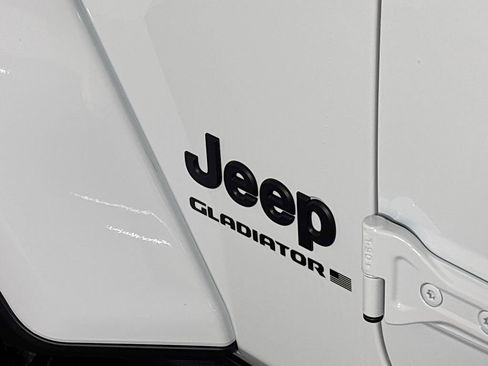 New 2025 Jeep Gladiator Willys image 24