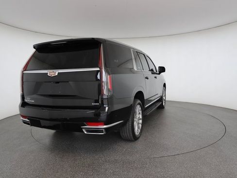 Used 2022 Cadillac Escalade ESV Premium Luxury image 16