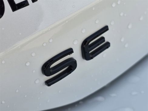 New 2026 Volkswagen Tiguan SE R-Line image 8