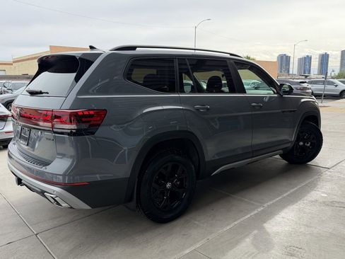 Used 2024 Volkswagen Atlas Peak Edition SEL image 4