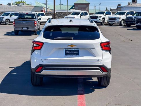 Used 2025 Chevrolet Trax LT image 3