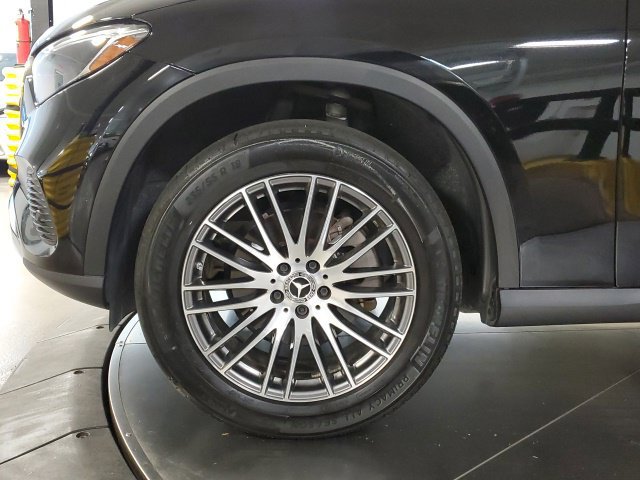 Used 2024 Mercedes-Benz GLC 300 4MATIC image 30