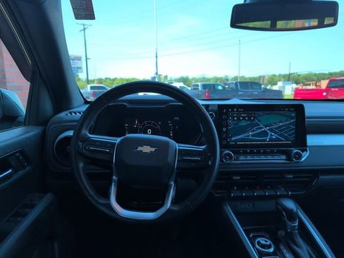 Used 2023 Chevrolet Colorado LT w/ LT Convenience Package II AWD/4WD image 2