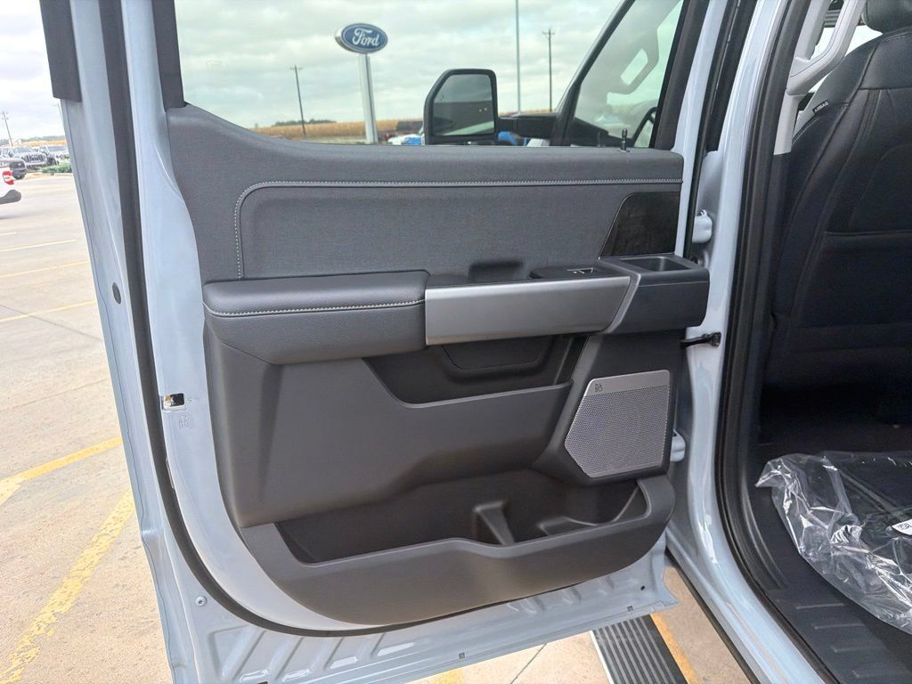 New 2026 Ford F350 Lariat w/ Lariat Premium Package AWD/4WD image 24