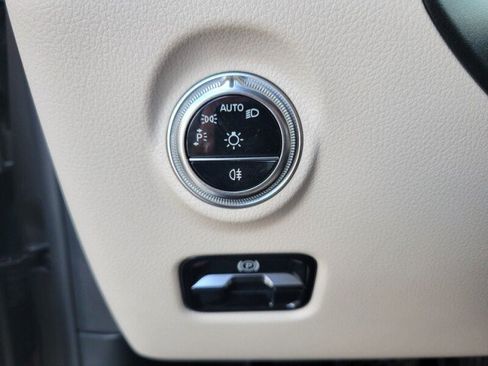 Used 2024 Mercedes-Benz C 300 Sedan image 25