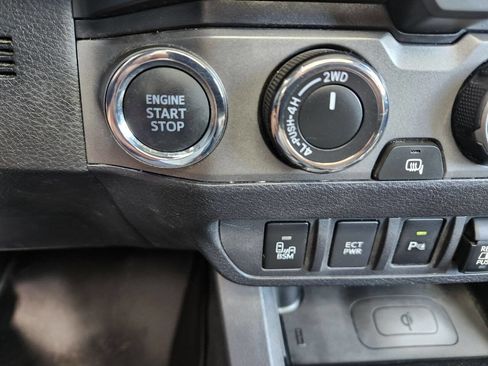 Used 2020 Toyota Tacoma TRD Off-Road w/ TRD Premium Off Road Package image 16