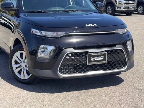 Used 2022 Kia Soul LX FWD image 3