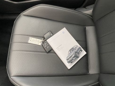 Used 2023 Volkswagen Tiguan SE FWD image 5