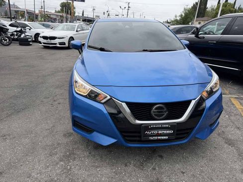 Used 2021 Nissan Versa SV FWD image 2