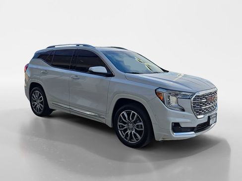 Used 2023 GMC Terrain Denali w/ Denali Premium Package image 9