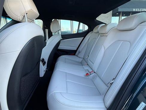 Used 2025 Genesis G70 2.5T image 16