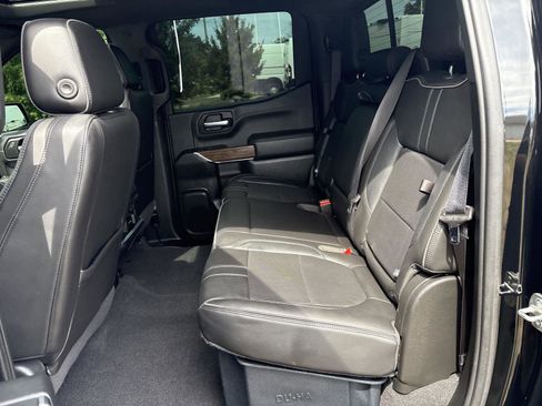 Used 2020 Chevrolet Silverado 1500 High Country w/ Technology Package AWD/4WD image 10