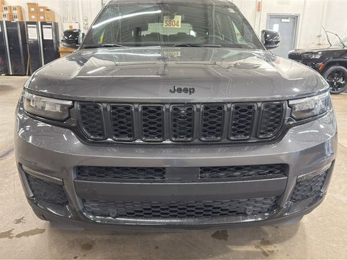 Used 2025 Jeep Grand Cherokee L Limited w/ Luxury Tech Group II image 2