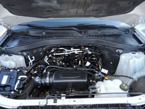 Used 2021 Ford Explorer XLT w/ Equipment Group 202A image 17