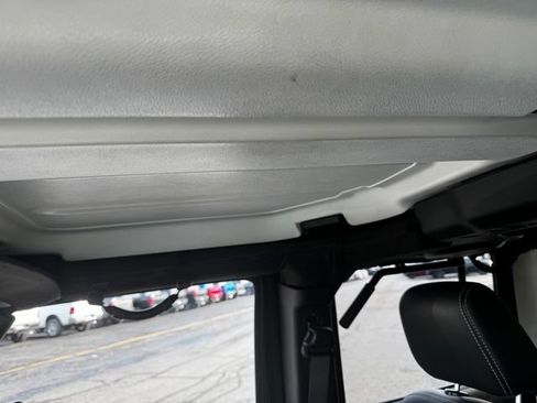 Used 2013 Jeep Wrangler Unlimited Rubicon w/ Connectivity Group AWD/4WD image 38
