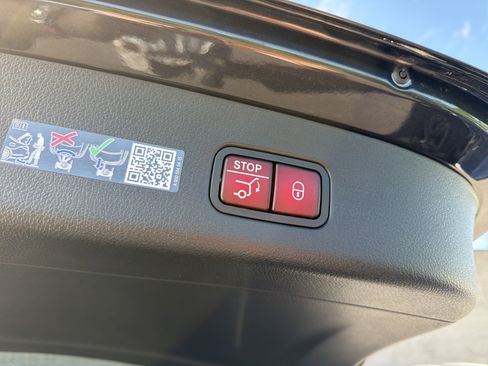 Used 2026 Mercedes-Benz GLC 300 4MATIC image 27