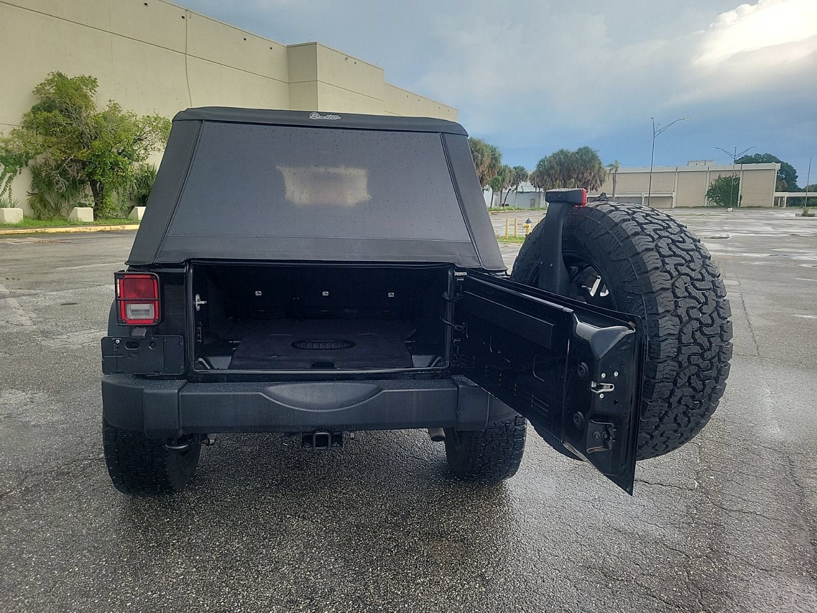 Used 2018 Jeep Wrangler Unlimited Sport S AWD/4WD image 10